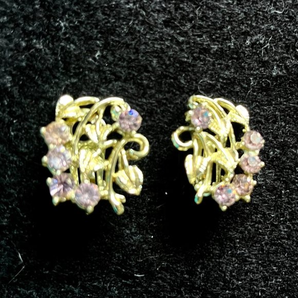 Jewelry - Vintage Silver-Tone Floral-Look Clip Earrings w/Light Lilac Faceted Crystals